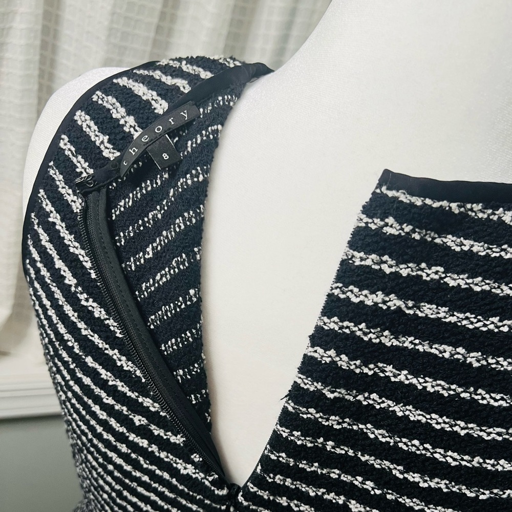 #139 THEORY • STRIPED SUMMER KNIT DRESS - Picture 3 of 7